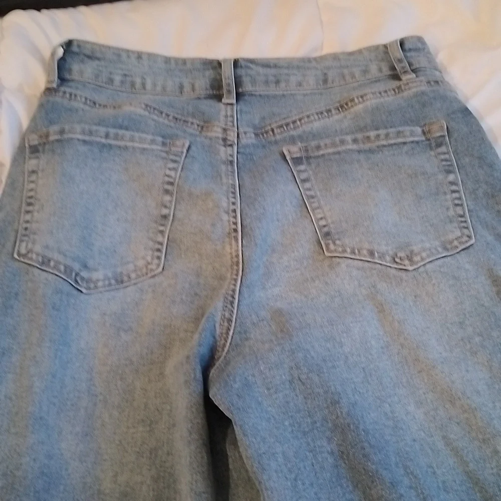 New Extra Flare Wide-Leg Light/Medium Wash Blue Denim Jeans - Size 4 - Picture 6 of 8